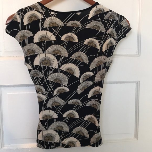 BCBG BLACK/WHITE SLEEVELESS BLOUSE SIZE XS - Picture 2 of 5